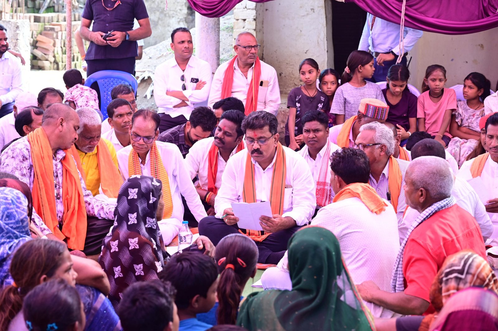 उप मुख्यमंत्री श्री विजय शर्मा ने कबीरधाम के वनांचल ग्रामों में लगाई चौपाल