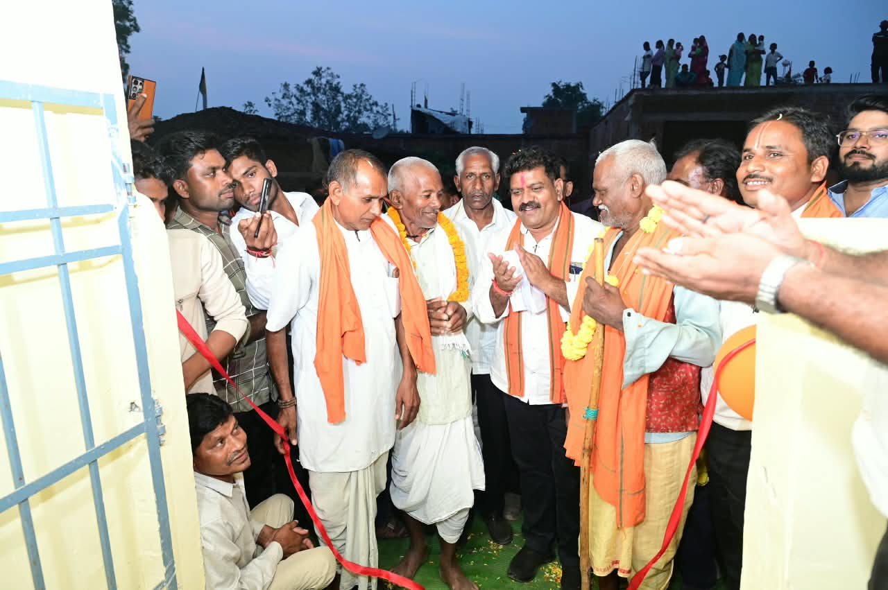 भलपहरी और अचानकपुर में ग्रामीणों के बीच पहुंचे उप मुख्यमंत्री श्री विजय शर्मा, दी 48 लाख रुपए के विकास कार्यों की सौगात भलपहरी और अचानकपुर में ग्रामीणों के बीच पहुंचे उप मुख्यमंत्री श्री विजय शर्मा, दी 48 लाख रुपए के विकास कार्यों की सौगात