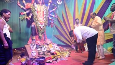 नवरात्रि पर उप मुख्यमंत्री श्री विजय शर्मा ने पिपरिया में विभिन्न दुर्गा उत्सव समितियों के पंडालों में पहुंचकर की पूजा-अर्चना
