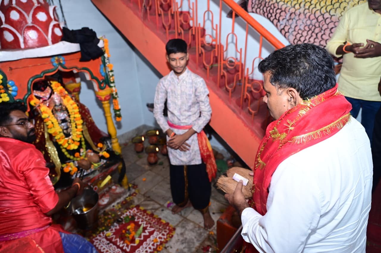 महाअष्टमी पर उप मुख्यमंत्री श्री विजय शर्मा ने किए मां दंतेश्वरी, मां परमेश्वरी और मां चंडी के दर्शन महाअष्टमी पर उप मुख्यमंत्री श्री विजय शर्मा ने किए मां दंतेश्वरी, मां परमेश्वरी और मां चंडी के दर्शन