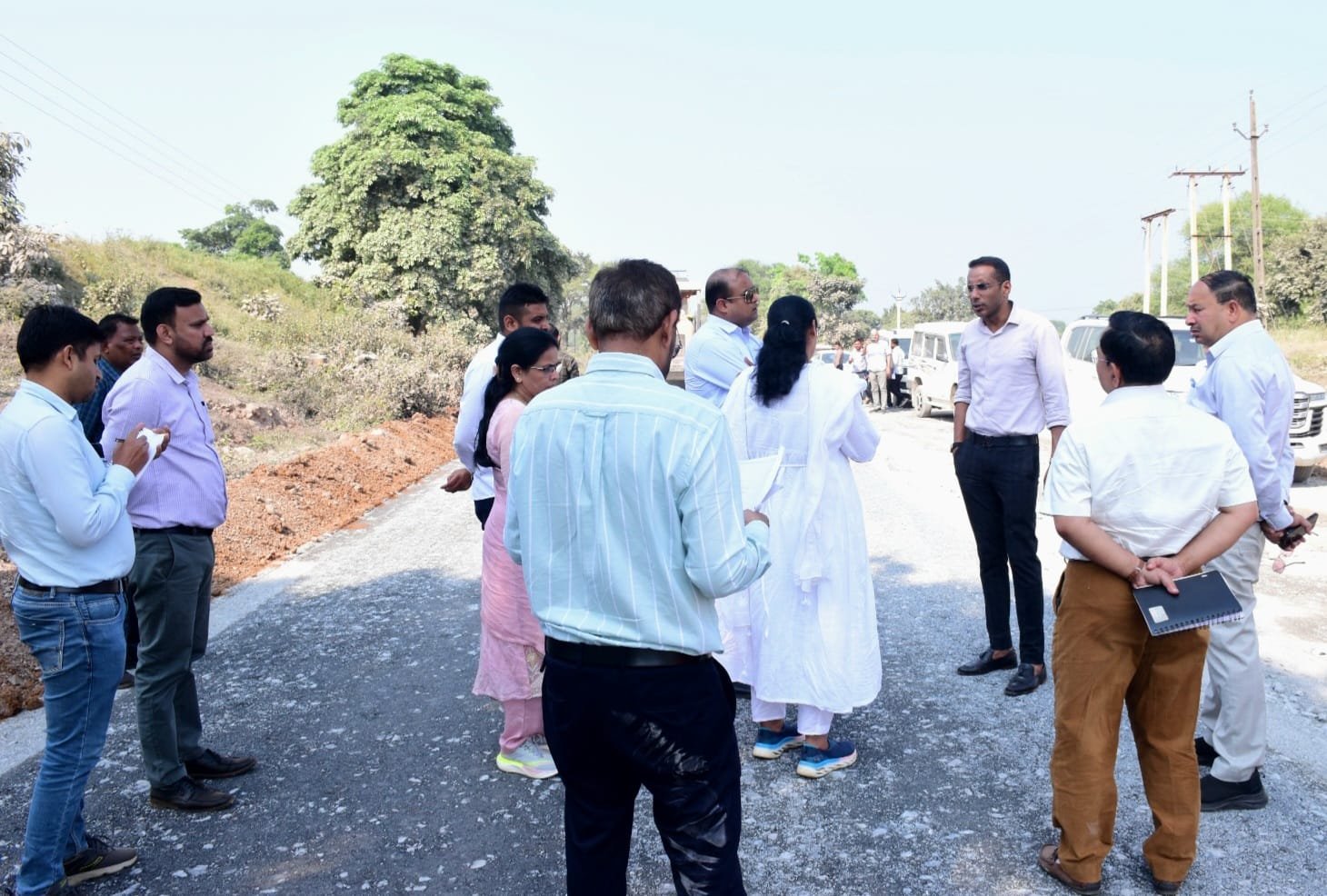 पीडब्ल्यूडी सचिव ने सड़कों, पुलों, कॉलेज भवन और विश्राम गृह का किया निरीक्षण, गुणवत्ता में लापरवाही पर जताई नाराजगी पीडब्ल्यूडी सचिव ने सड़कों, पुलों, कॉलेज भवन और विश्राम गृह का किया निरीक्षण, गुणवत्ता में लापरवाही पर जताई नाराजगी
