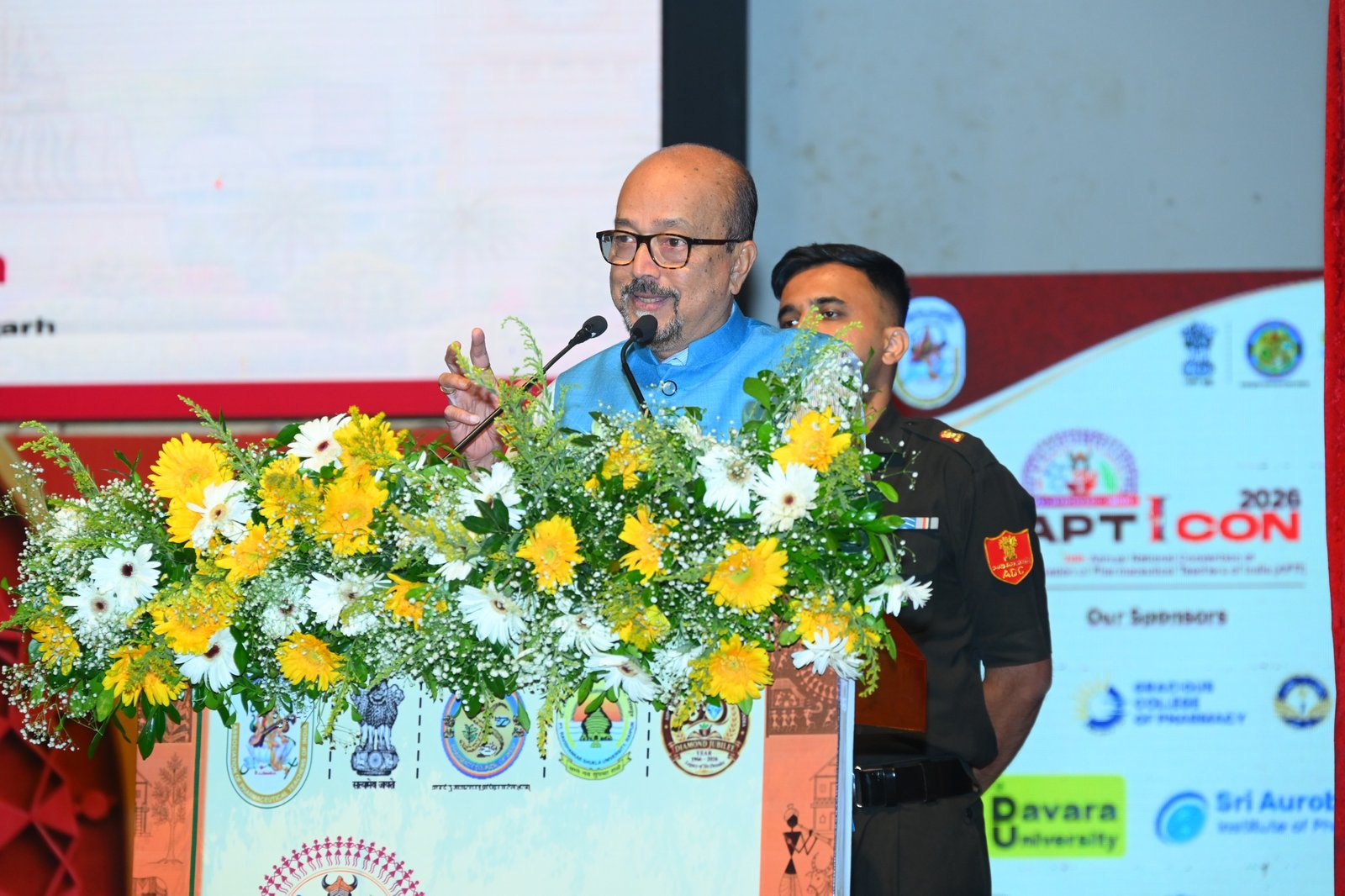 दवाएं सस्ती हों, ग्रामीणों तक पहुंचे इलाज, नकली दवाओं पर लगे रोक -राज्यपाल श्री डेका