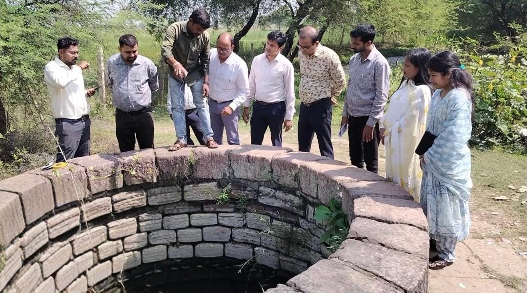 आयुक्त श्री तारन प्रकाश सिन्हा ने बेमेतरा जिले में वीबी-जी राम जी योजना के कार्यों का किया सघन निरीक्षण