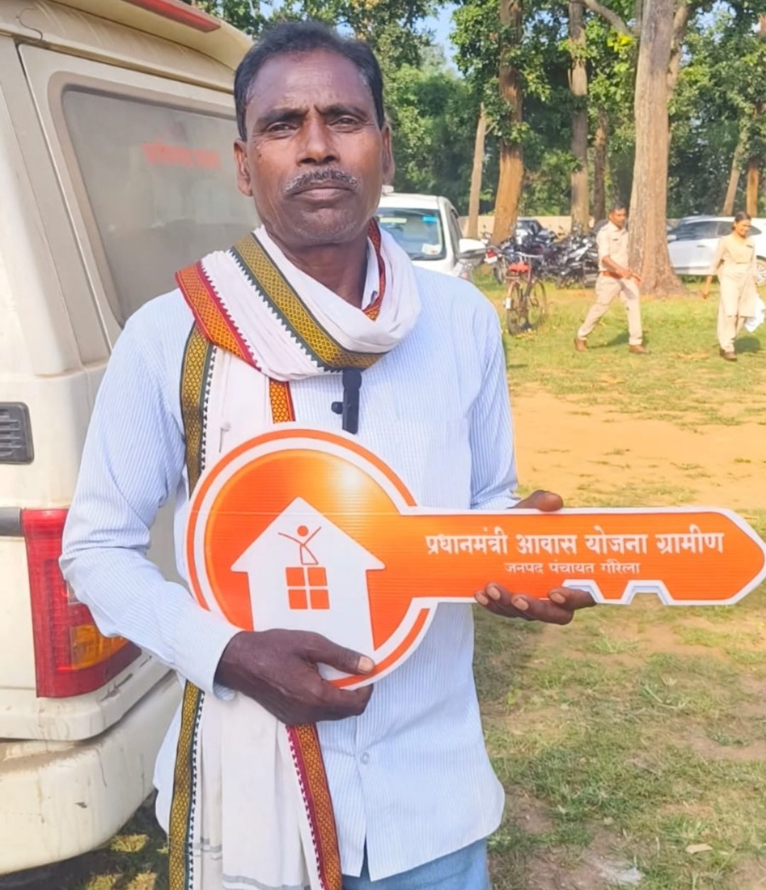मिट्टी की दीवारों से पक्के आशियाने तक: राजा राम के वर्षों पुराने सपने को प्रधानमंत्री आवास योजना ने दिया आकार मिट्टी की दीवारों से पक्के आशियाने तक: राजा राम के वर्षों पुराने सपने को प्रधानमंत्री आवास योजना ने दिया आकार